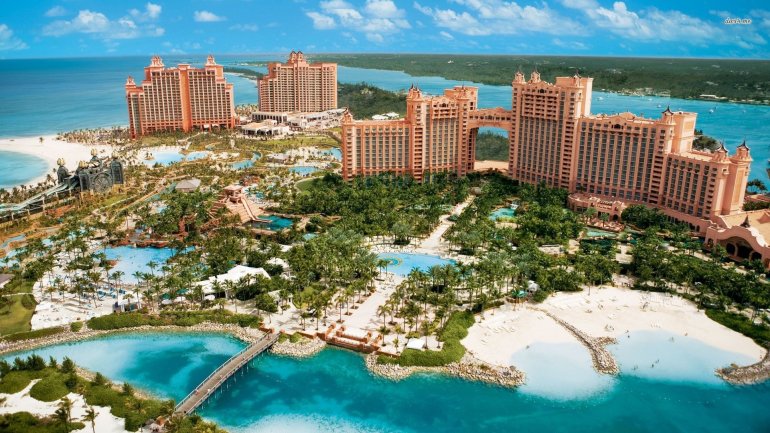Роскошный гостиничный комплекс с казино на Багамах под названием Atlantis Resort