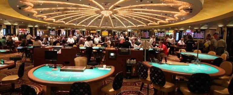 Игорный зал  Caesar Palace Casino