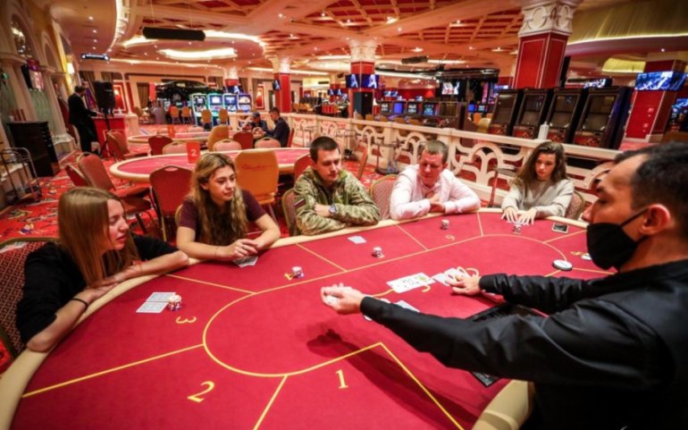 игра в покер в шамбала казино